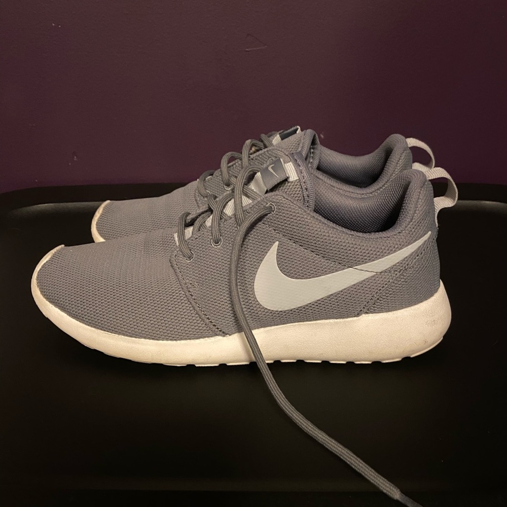 Nike Roshe Gray